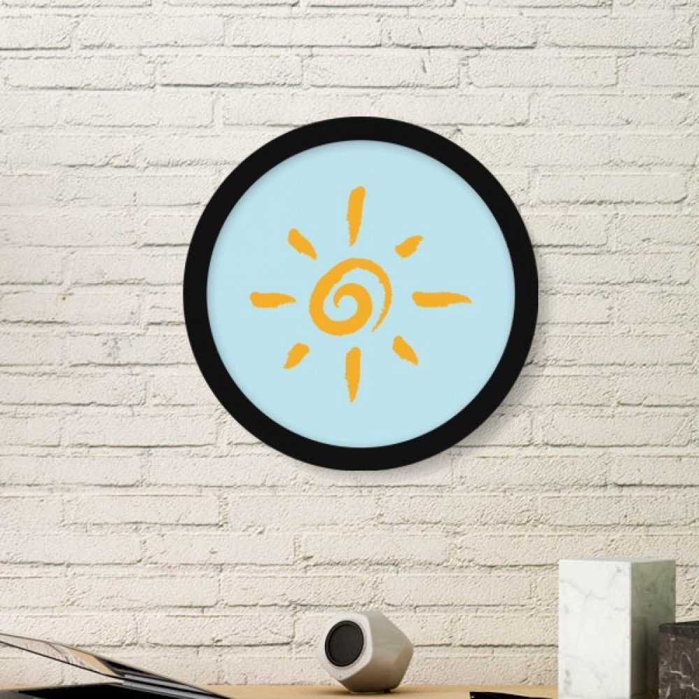 Peinture cadre photo ronde en bois pour illuminer un mur blanc triste