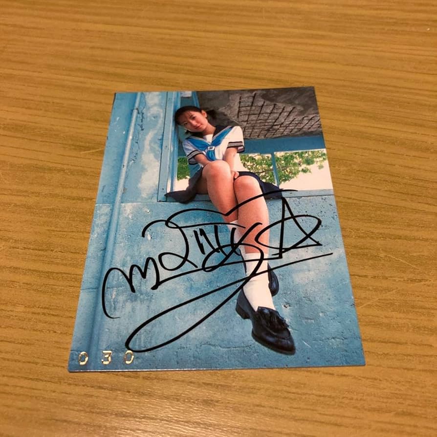 松本まりか　MM 直筆サイン入り Amazon.co.jp: MM 松本まりか写真集 直筆サイン本 : おもちゃ