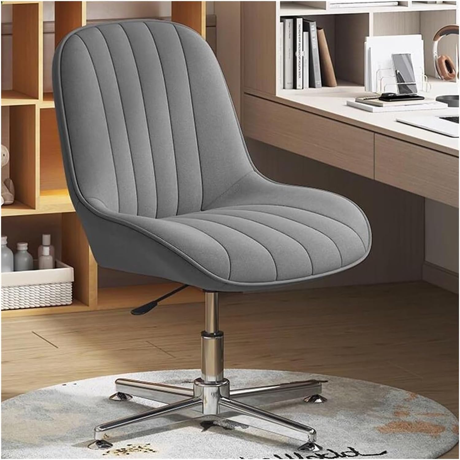 Chaise de bureau sans roulette à dossier haut idéale pour aménager un espace coworking moderne