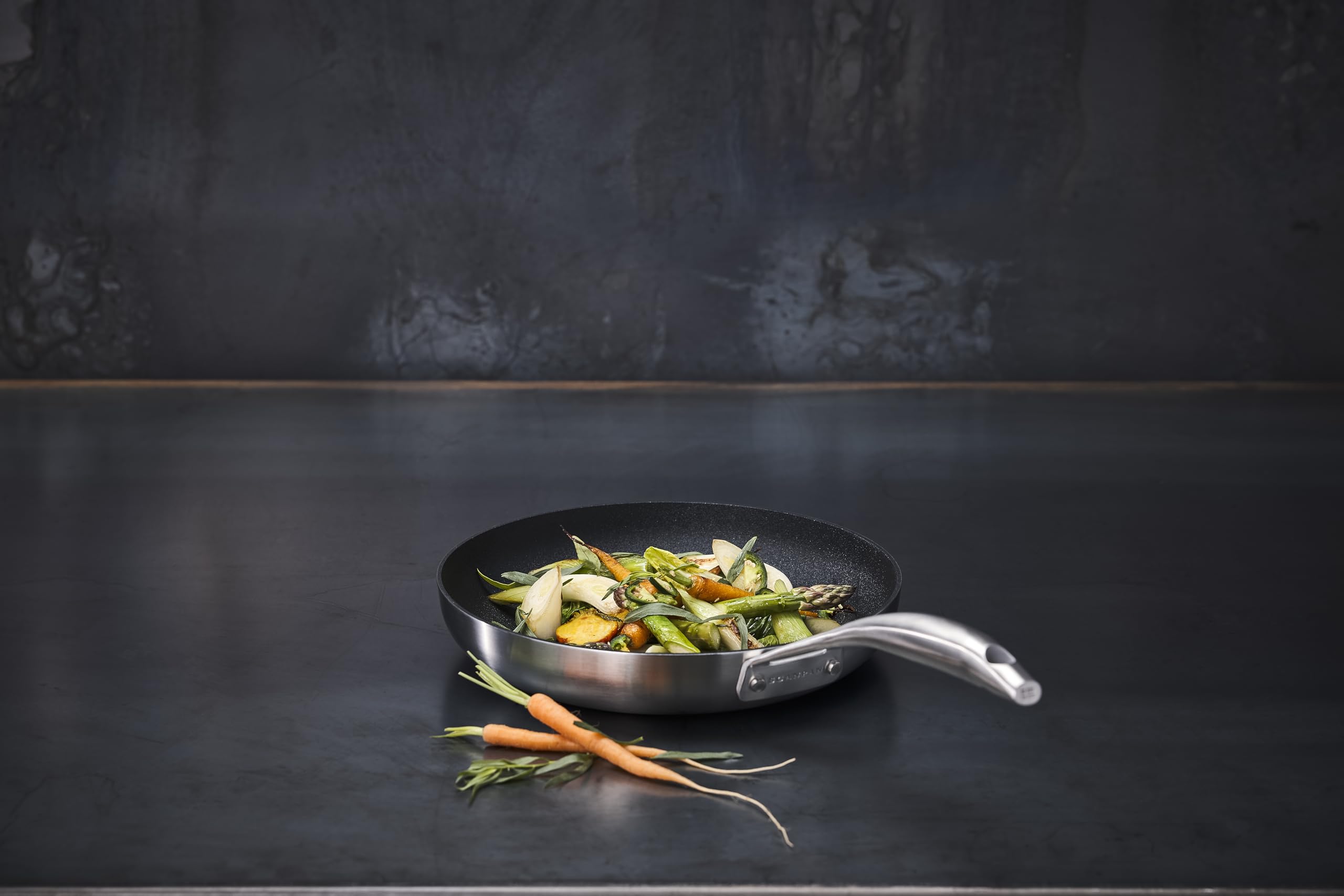 SCANPAN CS+ - Sartén (28 cm, 5 capas, apta para todo tipo de fuegos, sartén multifuncional de inducción, Stratanium+ antiadherente, apta para horno)