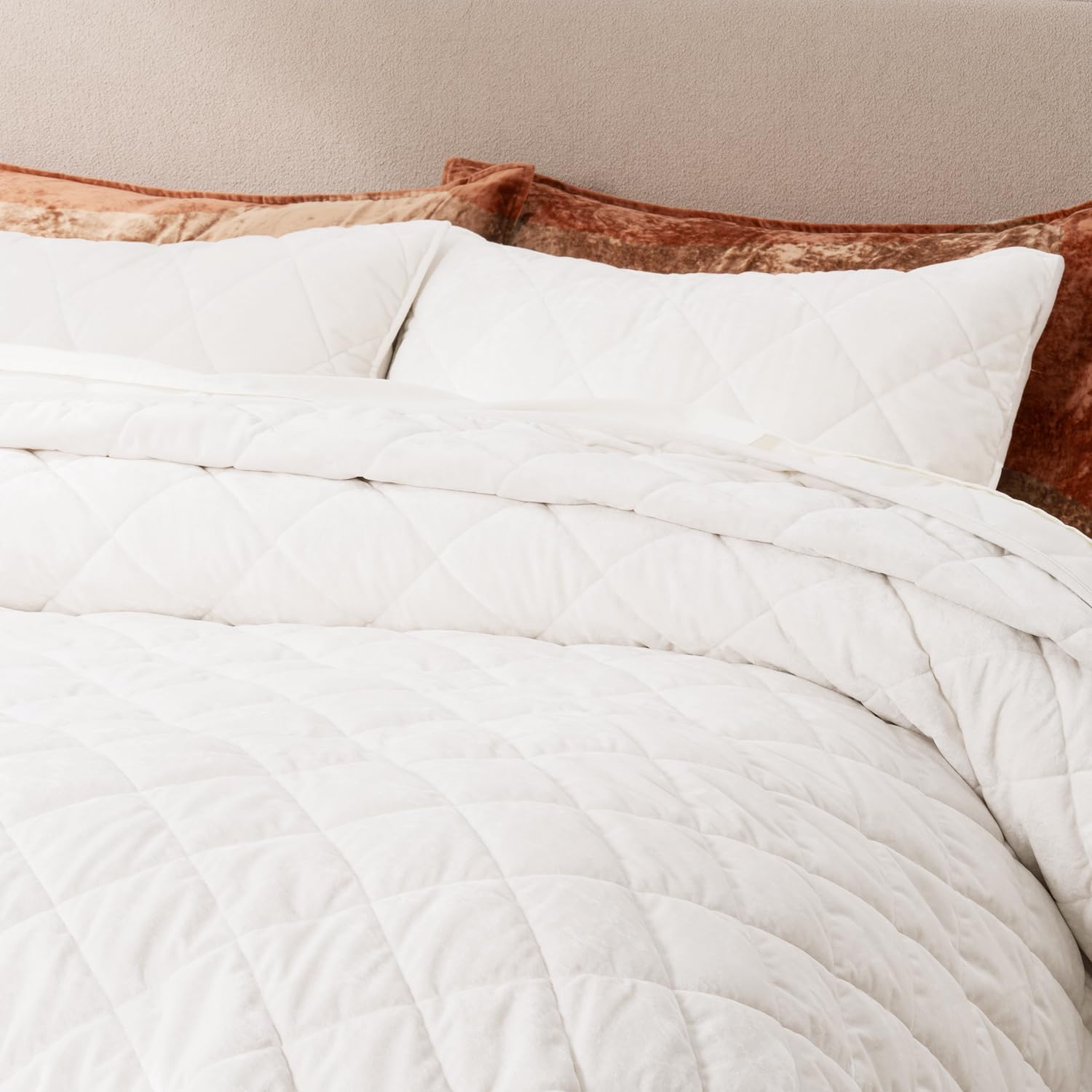 EVERGRACE Luxury Crushed Velvet Quilt Set Queen Size, Diamond Quilted Lightweight Velvet Comforter, Ultra Soft Oversized Bedspread Coverlet Bedding Set for All Season, with 2 Pillow Shams, Off White - Image 2