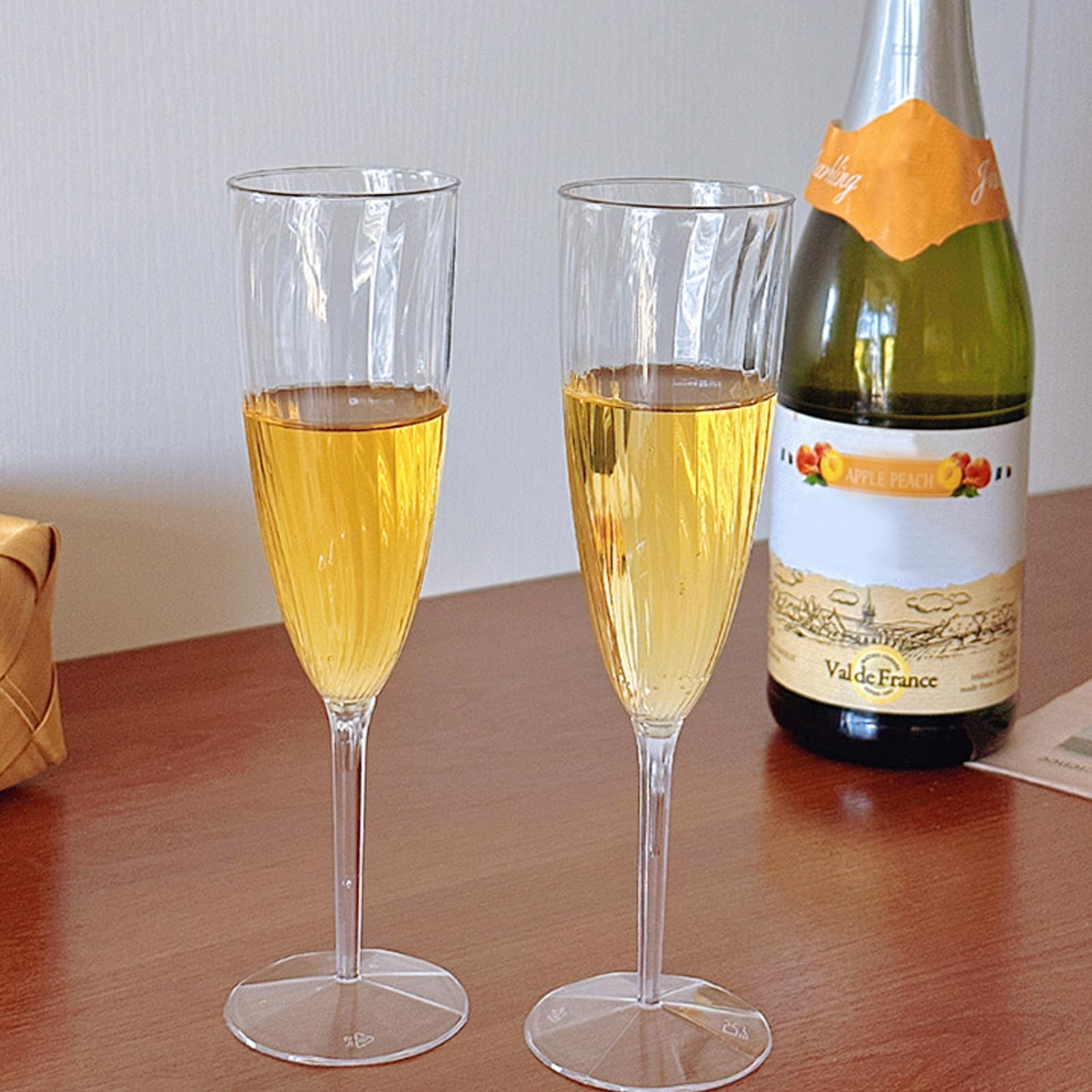 CutitiUU 8 PCS Plastic Threaded Champagne Glasses,Premium Elegant Plastic Champagne Flutes,Champagne Glasses Reusable,Cocktail Prosecco Glasses for Weddings,Birthdays,Christmas,BBQ (6oz) - Image 4