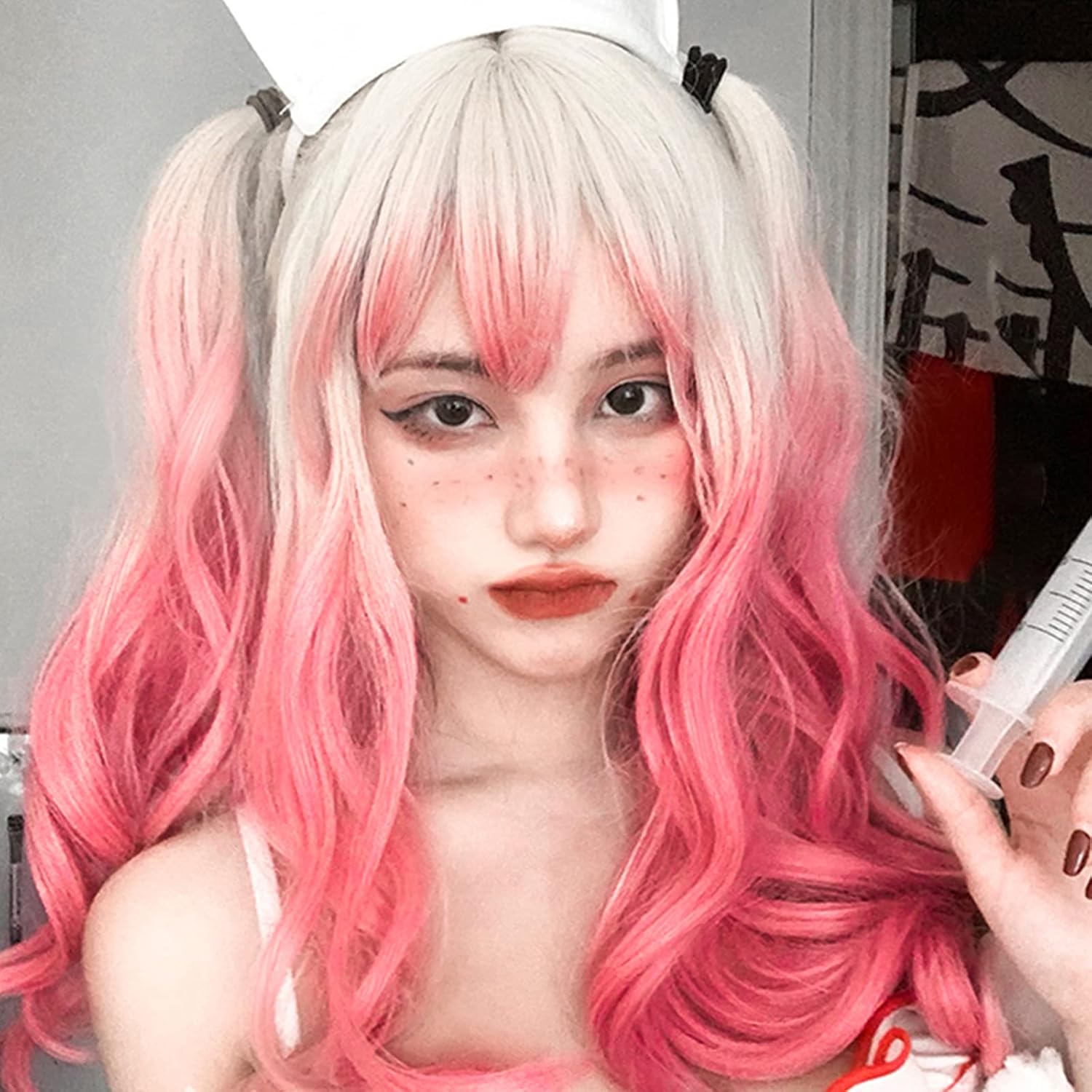 ウィッグ ロング レディース フルウィッグ ぱっつん前髪 Cosplay パーマ 巻き髪 小顔効果 ファッション ミディアム ウィッグ ロング レディース フルウィッグ ぱっつん前髪 Cosplay パーマ 巻き髪 小顔効果 ファッション ミディアム