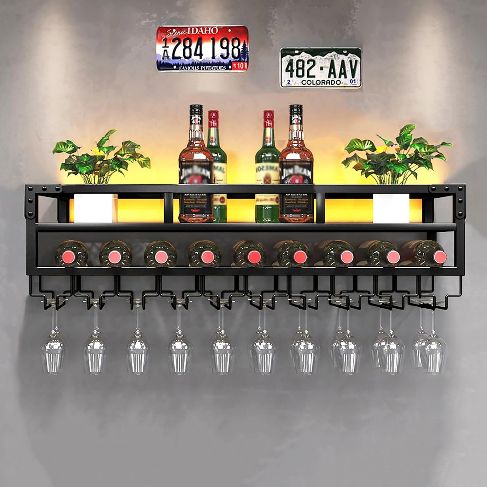 Étagères flottantes pour bar en métal noble avec porte-bouteilles et verres suspendus