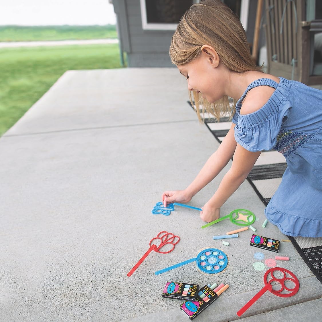 Super Fun Bubble Wand Assortment (1 Dozen) Summer Fun, Children's Bubble Supplies, Arts & Crafts