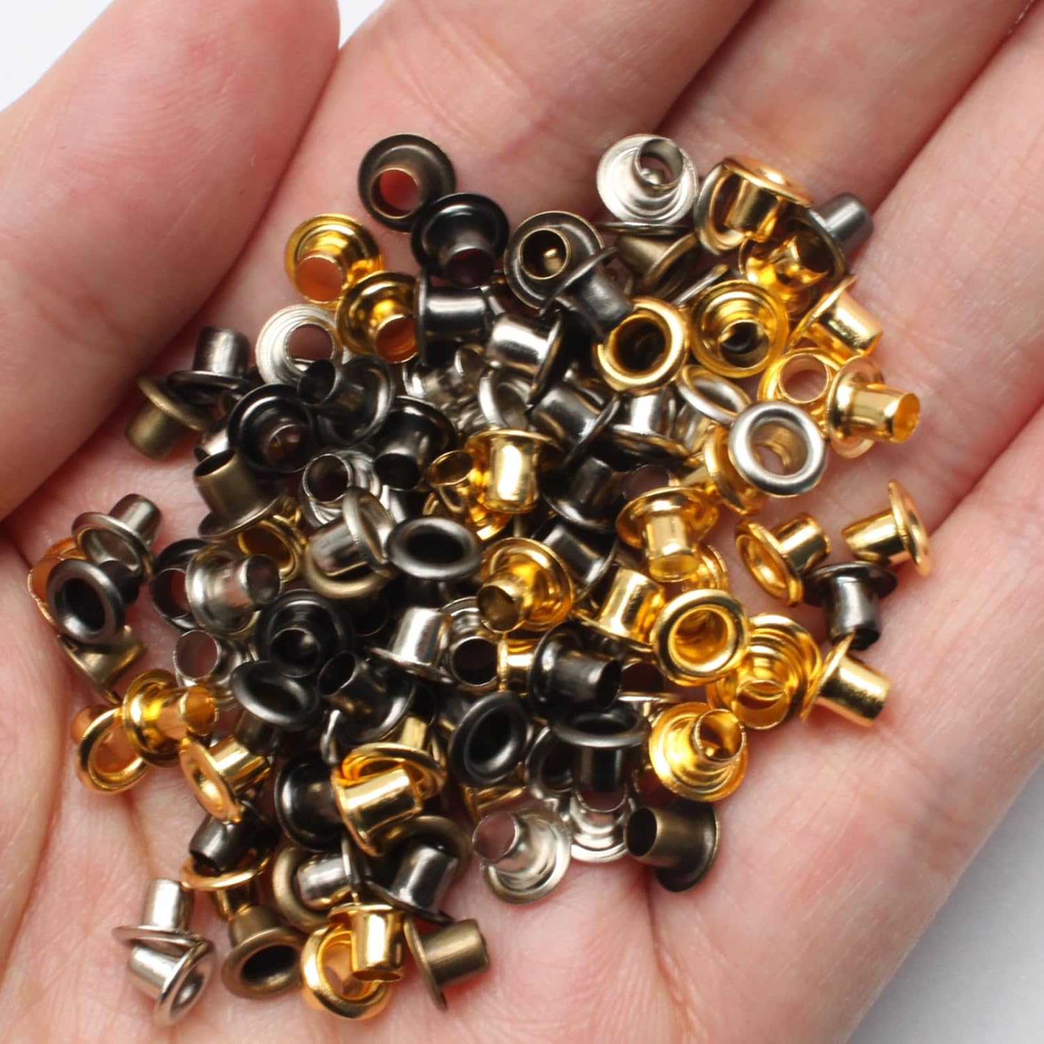 Litoexpe 1/8 Inch (3mm) ID Grommets Eyelets, 800 Pieces Metal Grommet Kit Hole Self Backing Eyelet for Repairing Canvas, Clothes, Leather (4 Colors)