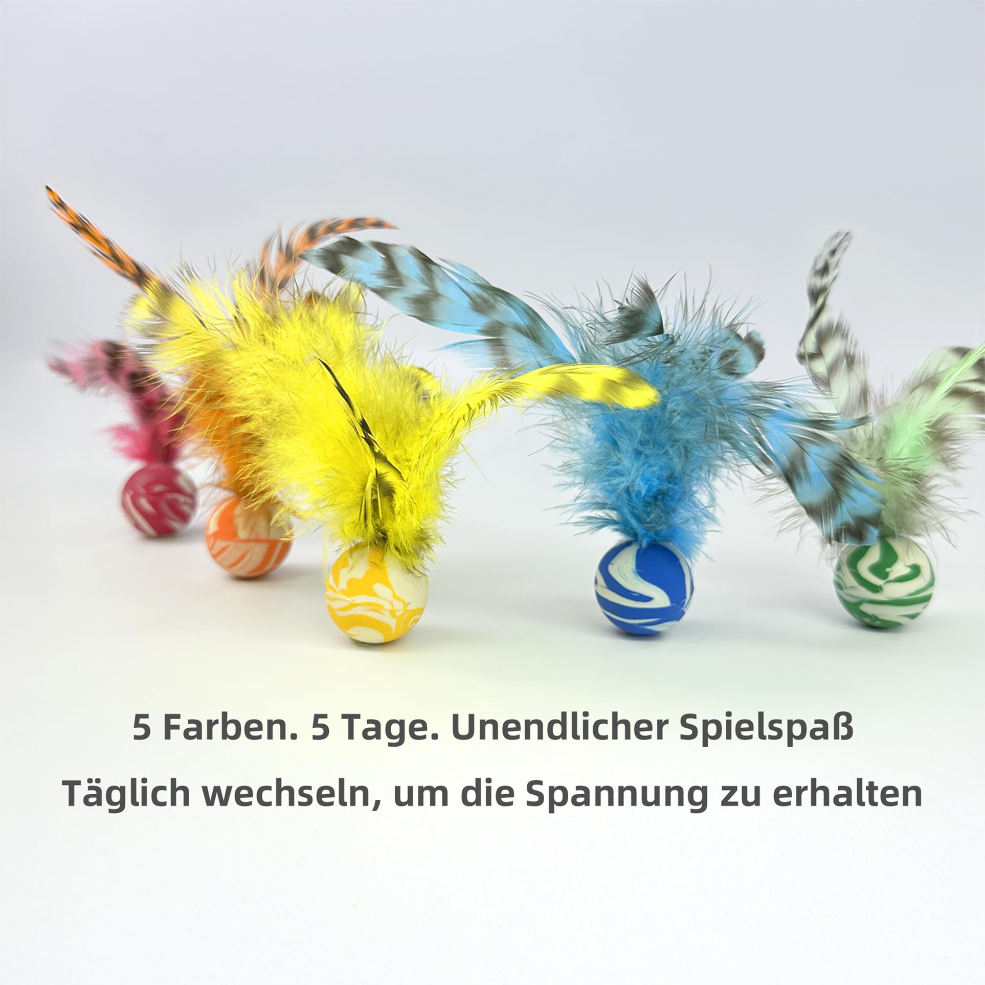 Katzenspielzeug Federbälle – 5er Set robuste Gummibälle mit Federn für Wohnungskatzen, interaktives Rollen- und Jagdspiel für aktive Katzen und Kätzchen