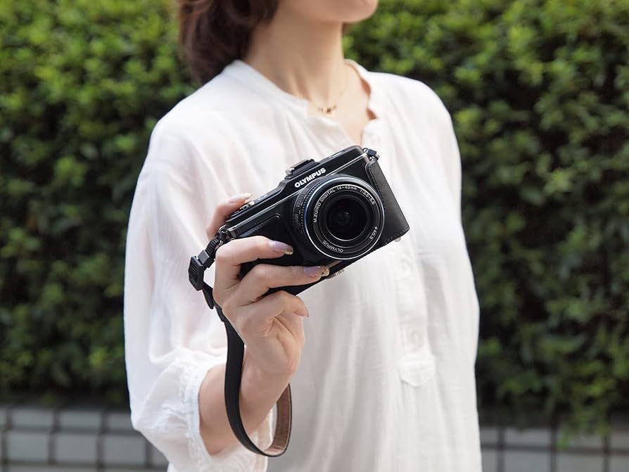 Amazon | OLYMPUS ハンドストラップ ミラーレス一眼用 本革 ブラック Amazon | OLYMPUS ハンドストラップ ミラーレス一眼用 本革 ブラック