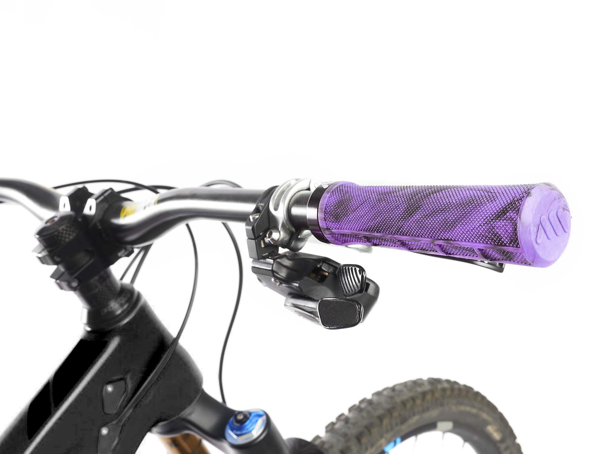 All Mountain Style AMS Berm Grips - Blokowana średnica stożkowa, wygodne uchwyty