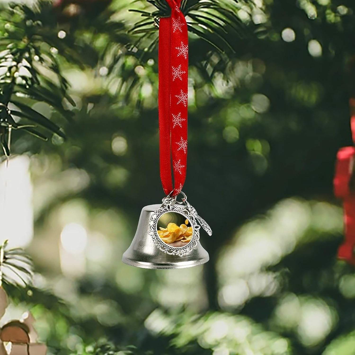 Potato Chips Bell Ornament Red Ribbon for Christmas Tree Holiday Decoration Personality Believe Bell Ornaments Sleigh Bells for Winter New Year Party Supplies