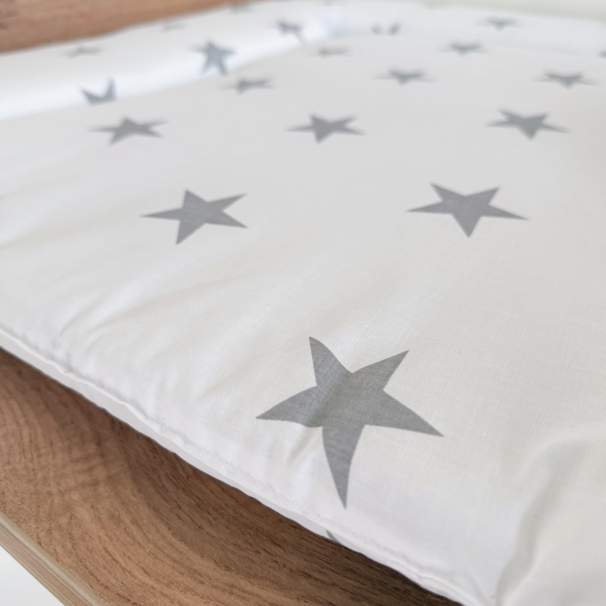 roba Matelas à Langer Nettoyable 85 x 75 cm Little Stars - Bords Rehaussés - pour Table à Langer - Sans Phtalate - Motif Étoiles Grises sur Fond Blanc