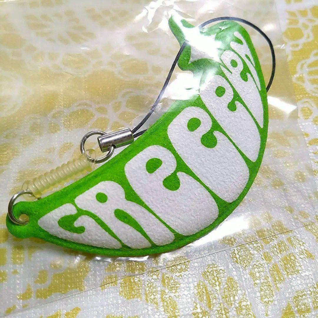 Amazon.co.jp: GReeeeN ロゴクリーナーストラップ 懸賞当選品 : おもちゃ