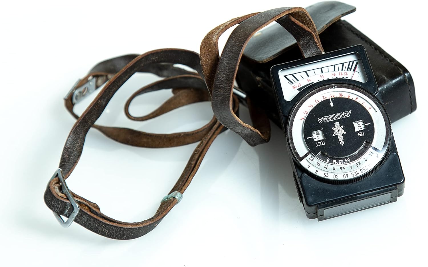 Vintage photoexposure Meter Leningrad Soviet Light Meter in Leather Box case