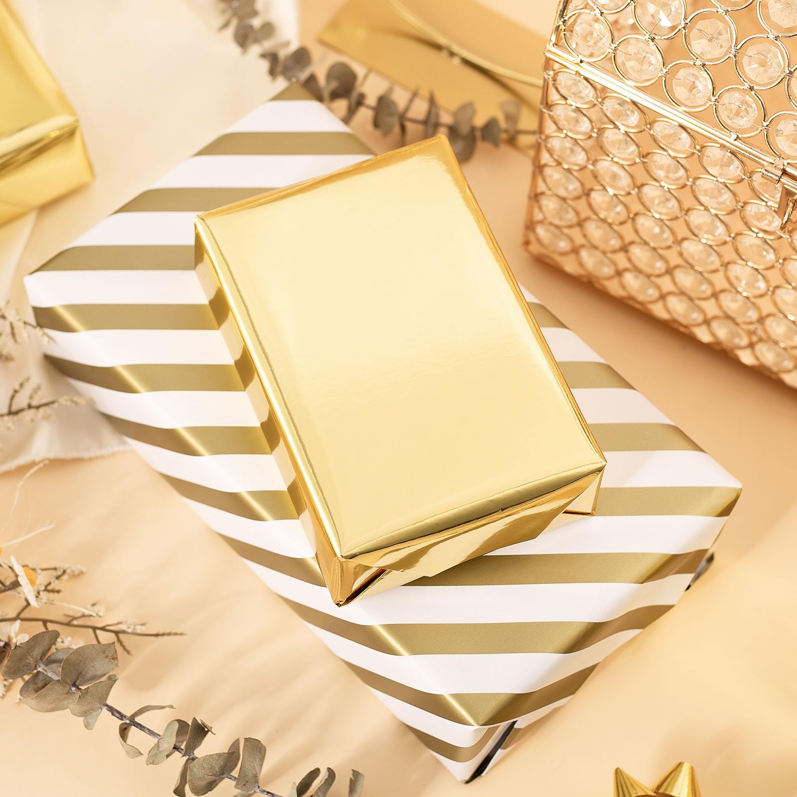Merture Rollo de papel de regalo dorado metálico, 17 pulgadas x 32.8 pies (46.5 pies cuadrados) con rayas