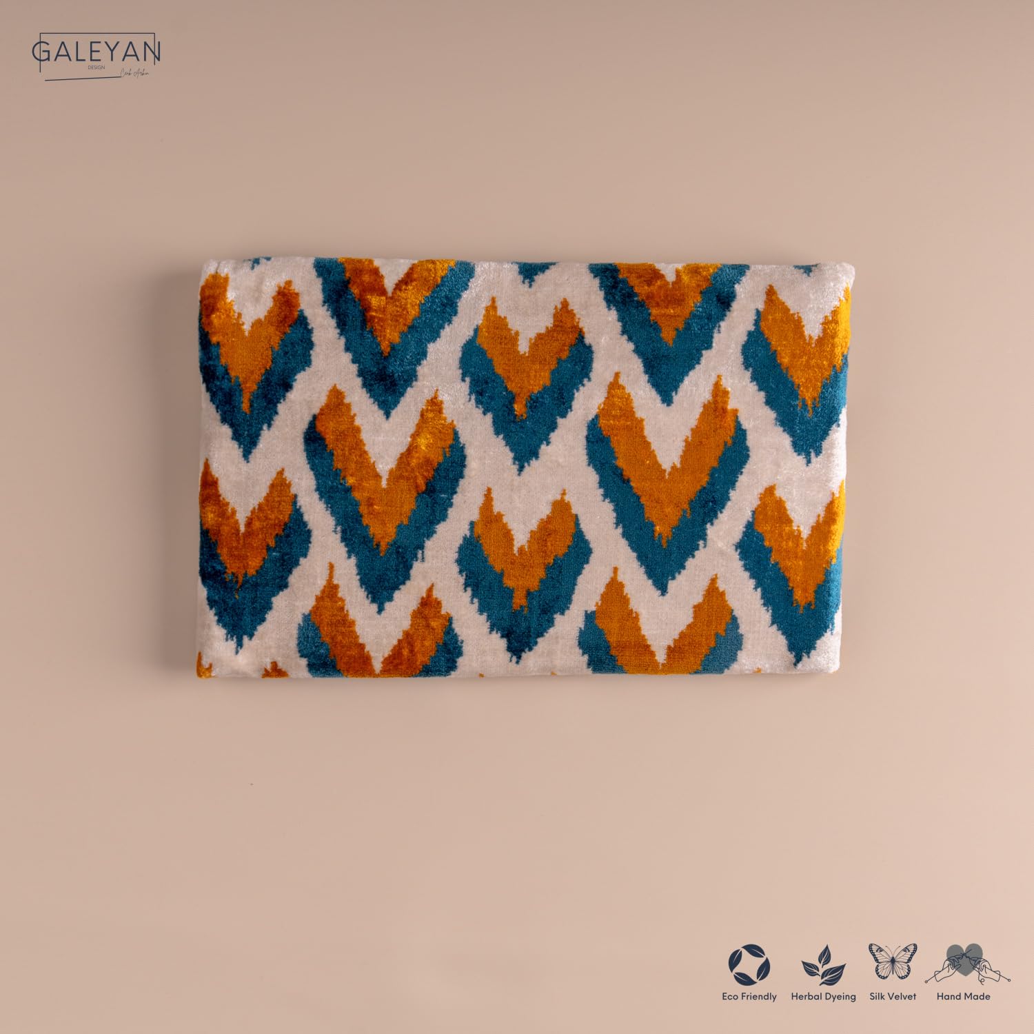 Pochette Ikat in velluto di seta fatta a mano, stile busta, design bohémien, motivo etnico, opzione cinturino a catena, pochette per feste serali, borsa premium, bianco sporco, turchese, oro
