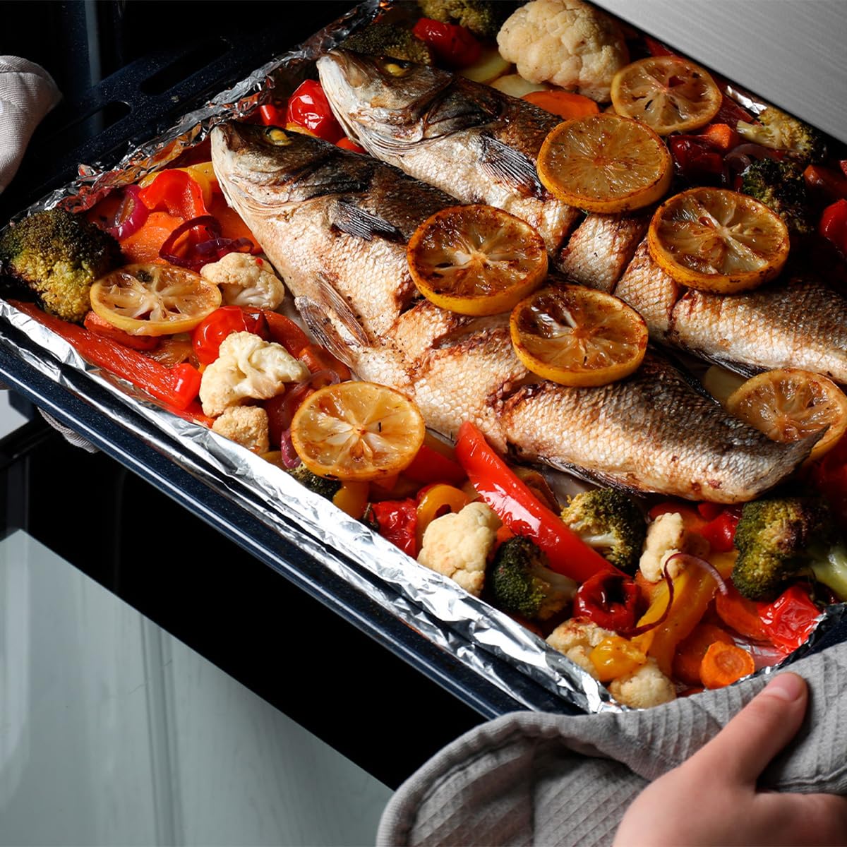 Cecotec Four Encastrable Bolero Hexa C126000 Line+ A. 2800 W, Capacité de 77 Litres, 4 Fonctions, Faible Consommation, Nettoyage à la Vapeur, Cuisson à la Vapeur, Triple Vitrage de Porte