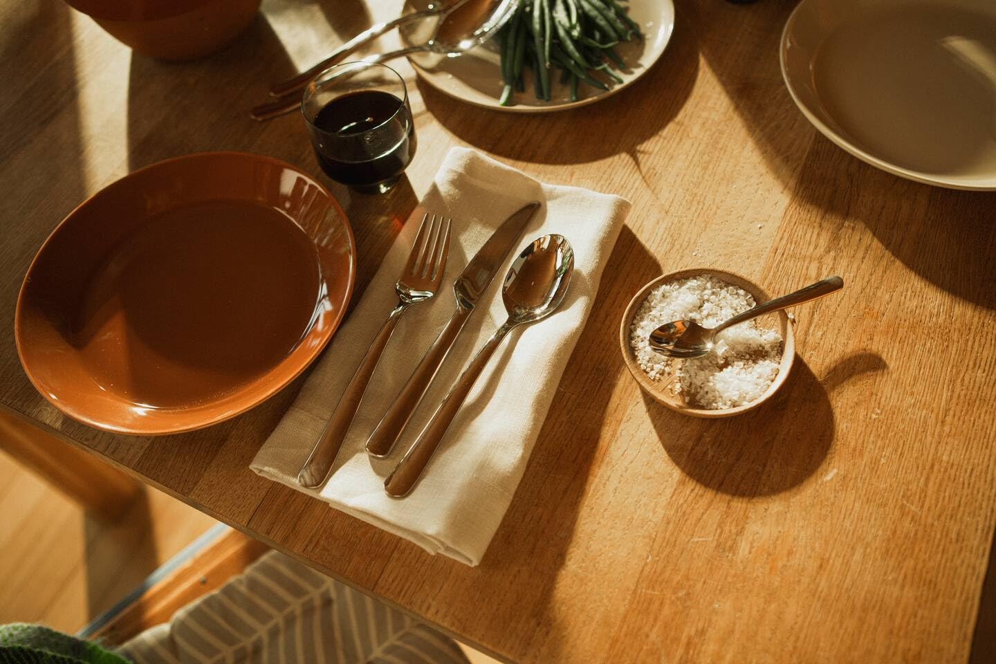 Fiskars Besteck-Set, 24-teilig, Functional Form, 6 Messer, 6 Gabeln | 6 Löffel und 6 Teelöffel, Edelstahl 18/10, Silber/Poliert, Geschenkbox, 1071623