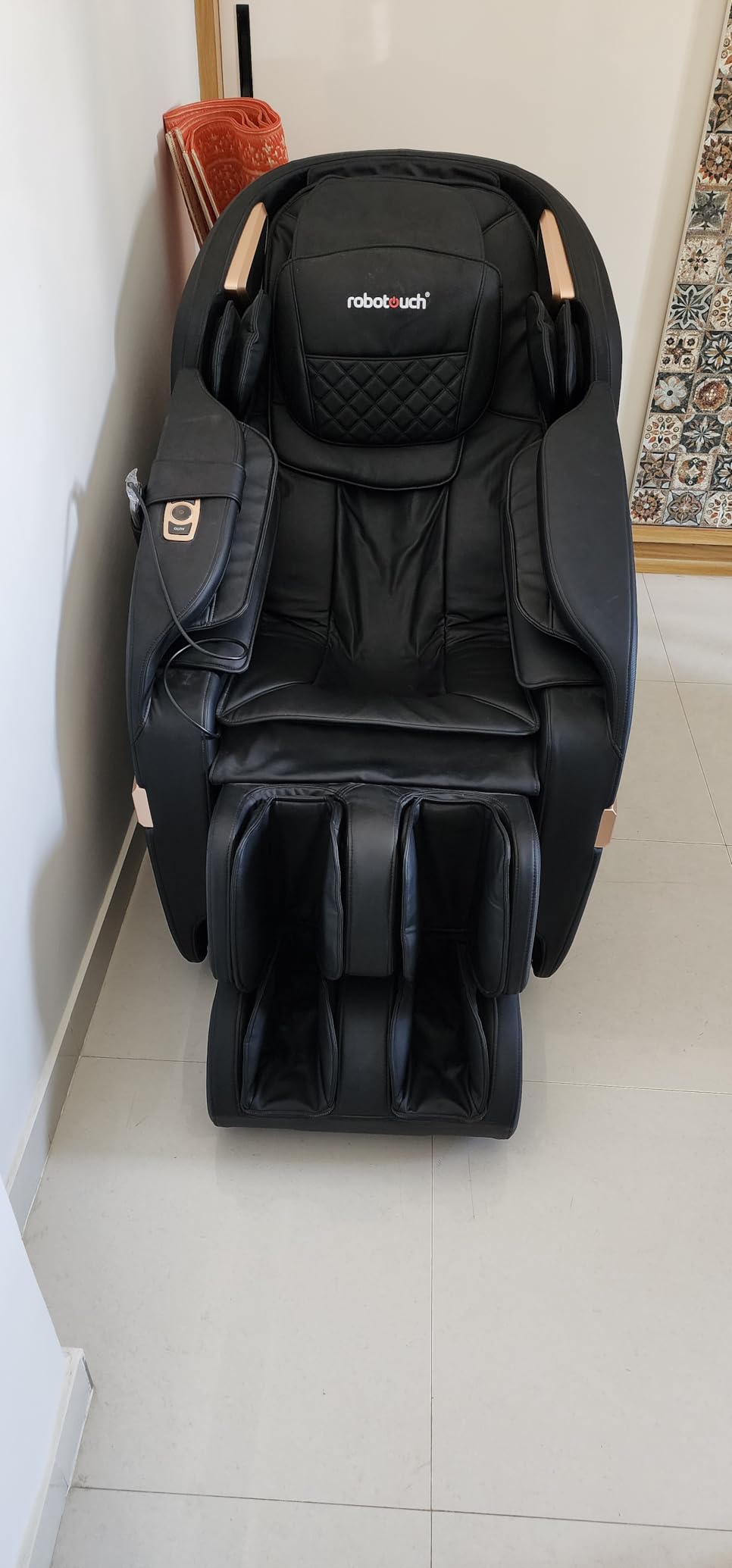 RoboTouch Echo Pro Zero Gravity Full Body Massage Chair for Home use. Neck, Shoulder, Back Pain