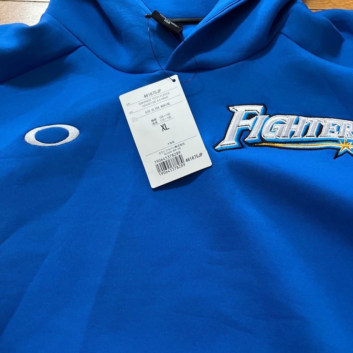 【美品】オークリー フード付き 薄手 プルオーバー XLサイズ ファイターズ 美品】オークリー フード付き 薄手 プルオーバー XLサイズ