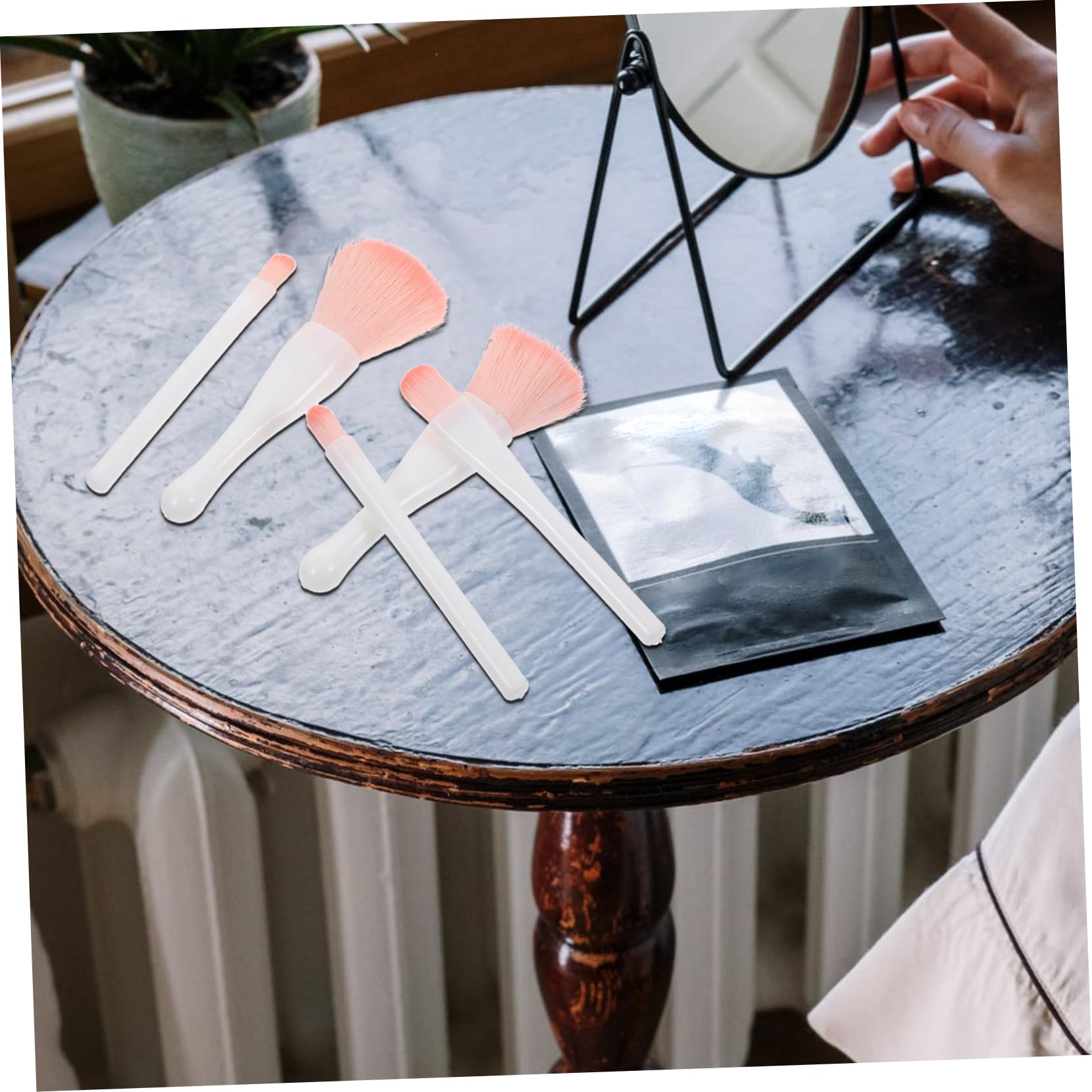 WOFASHPURET 5Pcs Portable Makeup Brush Set Soft Skin Friendly Eye Shadow Brushes with Storage Case Travel Friendly Cosmetic Tools for Women for Daily Use and