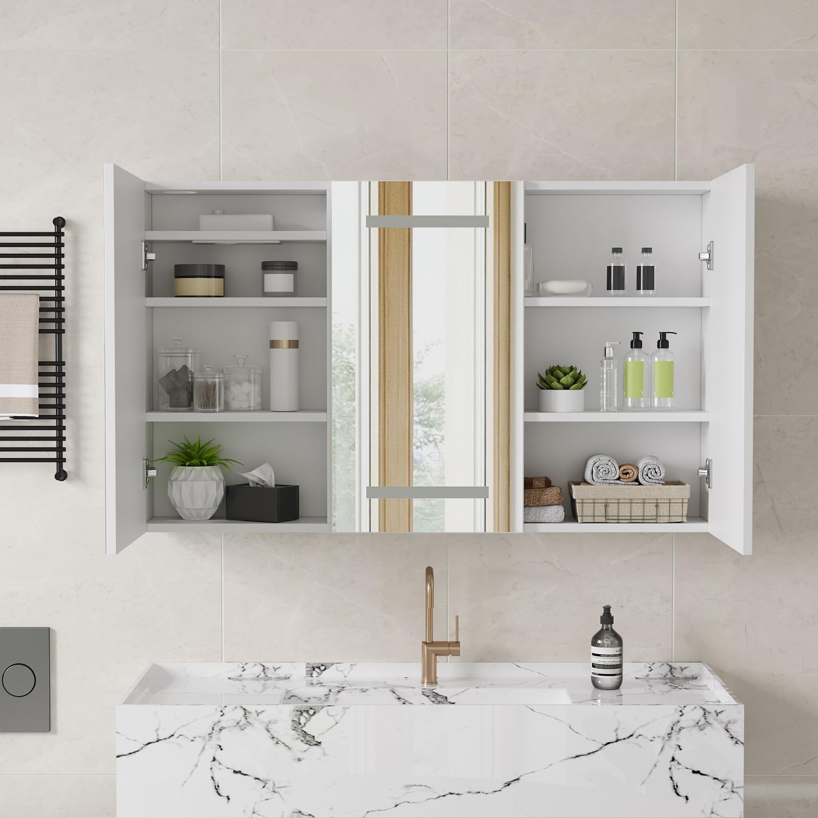 Lustro z oświetleniem łazienkowym LED, lustro łazienkowe LED z 3 drzwiami, regulowana temperatura kolorów, przeciwmgielne, wylot i USB, regulowane półki, podświetlana szafka łazienkowa z
