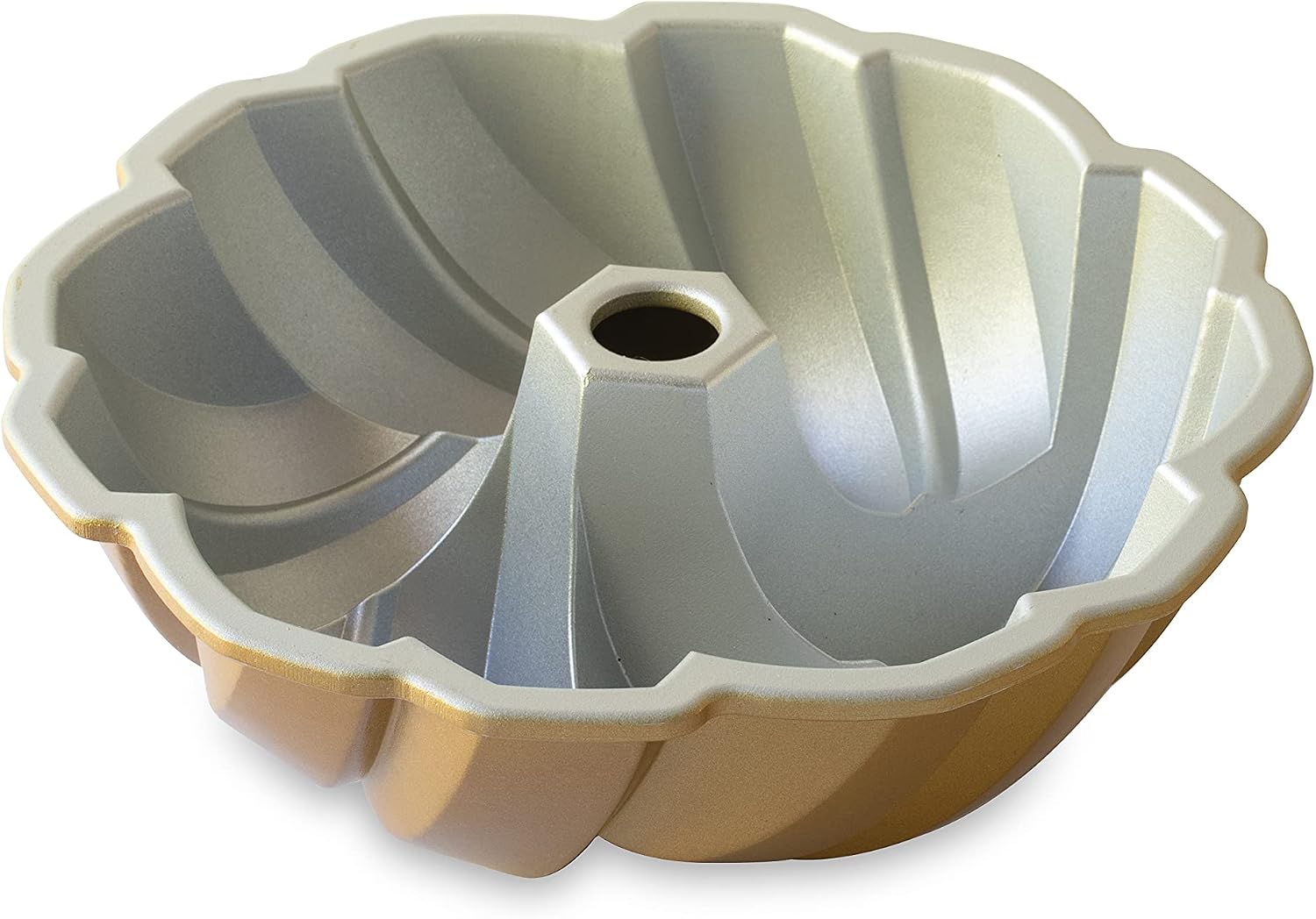 Nordic Ware Braided Bundt Pan, Cast Aluminium Bundt Tin, Bundt Cake Tin with Braid Pattern, Cake Mould Colour: Gold - Image 3