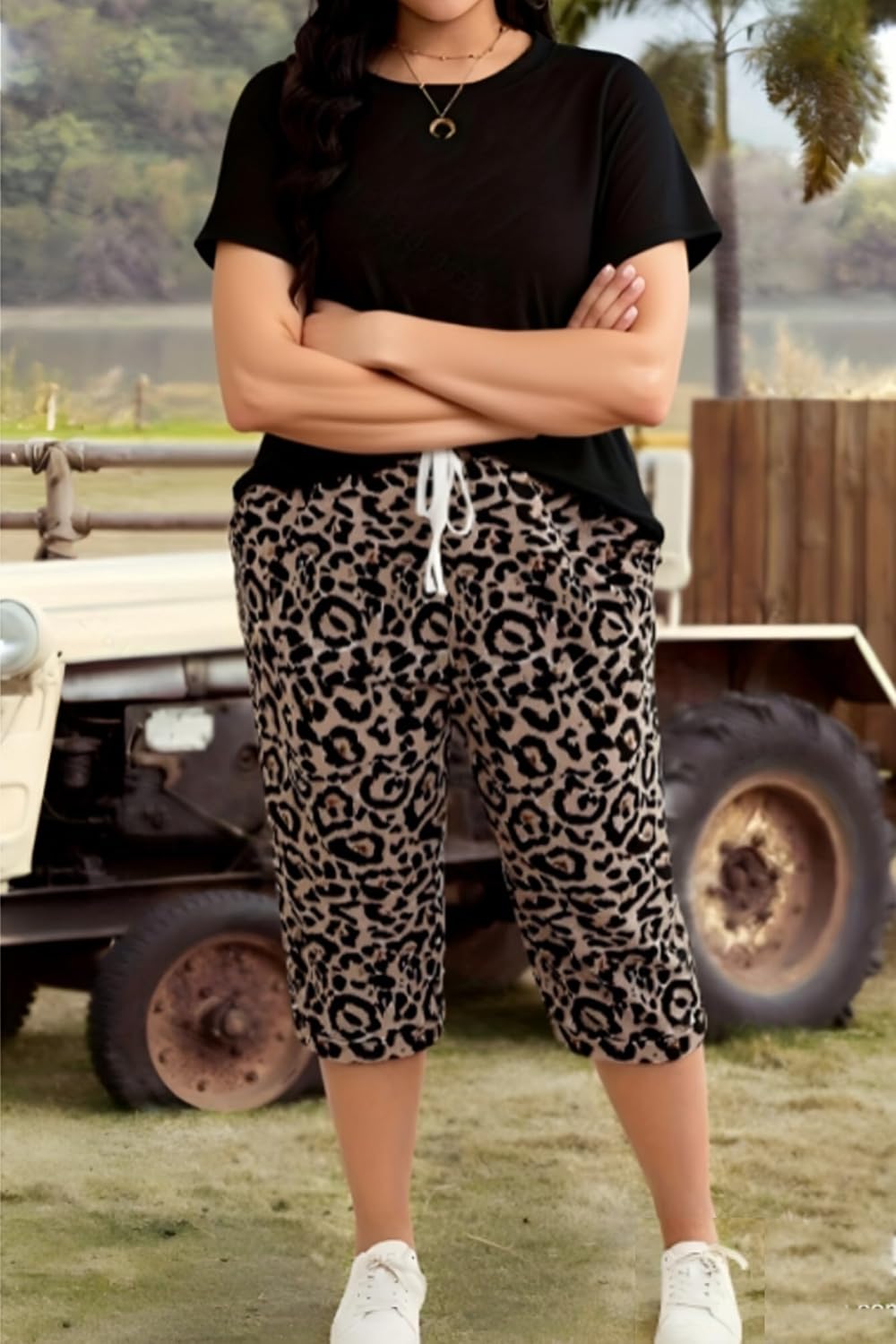 Plus Size Two Piece Outfits for Women Lounge Sets Short Sleeve Sweatshirt Capri Sweatpants Sweatsuits Set