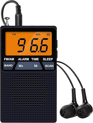Radio de bolsillo AM FM, radio portátil, funciona con 2 pilas AA con auriculares estéreo, pantalla digital grande, pantalla de tiempo, reloj