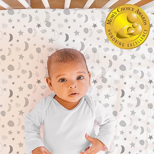 Miniatura 2 de The Peanutshell Sábanas ajustables para cuna de estrellas celestiales y dinosaurios unisex paquete de 6 unidades gris verde blanco