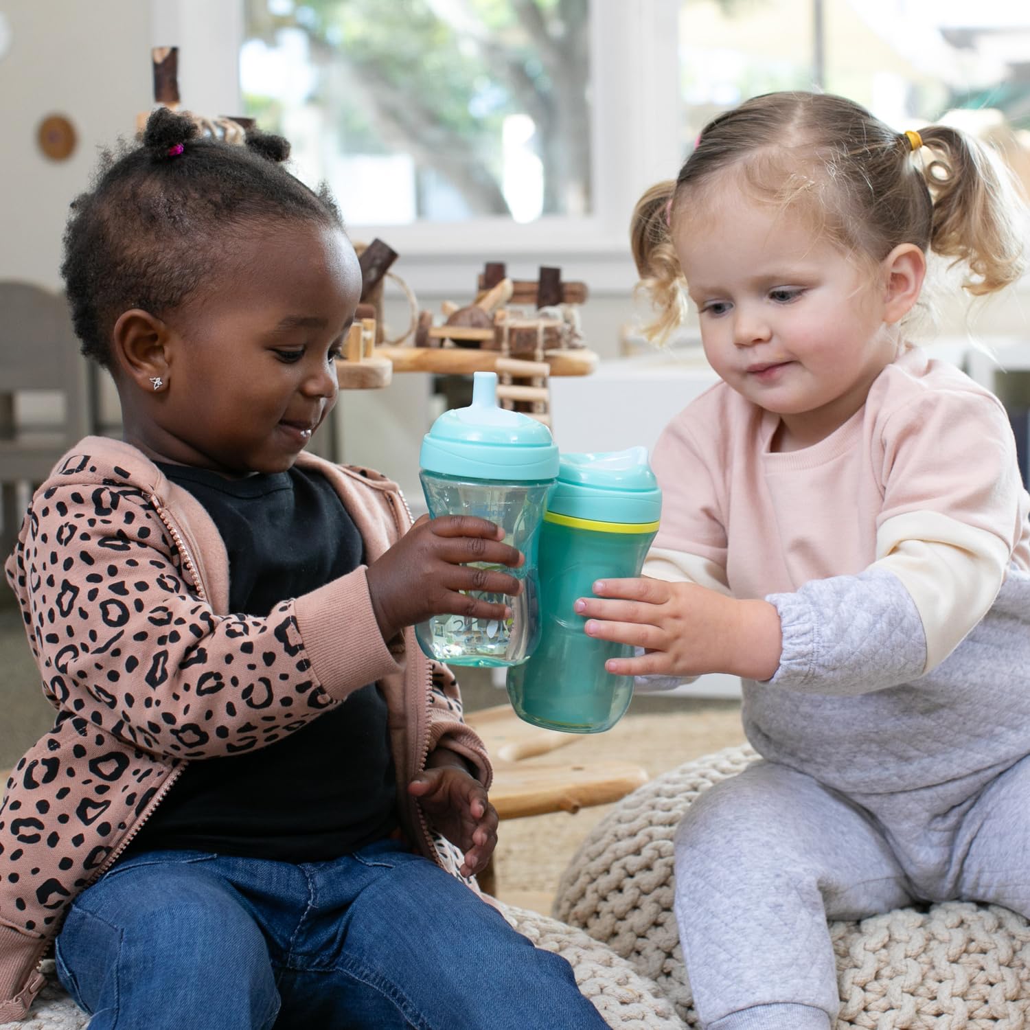 Chicco Advanced Cup 266 ml Non-Drip Plastic Cup with Straw, Ergonomic Spout and Valve, BPA Free, Blue