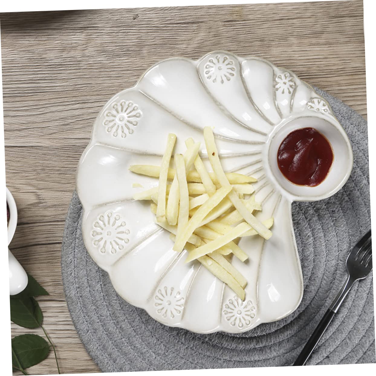 MUCKLILY Ceramic Shell Shaped Multi Function Dessert Plate for Snacks Sushi and Dried Fruits Elegant Baroque Design Easy to Clean for Home and Restaurant Use