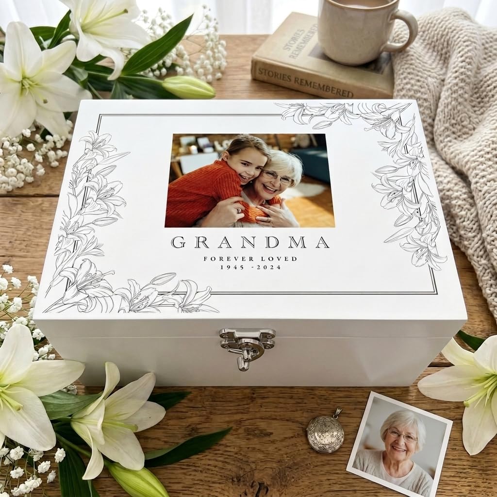 Caja de recuerdos de madera blanca personalizada con guirnalda azul para bebé, regalo de duelo, recuerdo conmemorativo, regalo de cumpleaños, regalo de aniversario, regalo para ella | 27 x 19 x 14 cm
