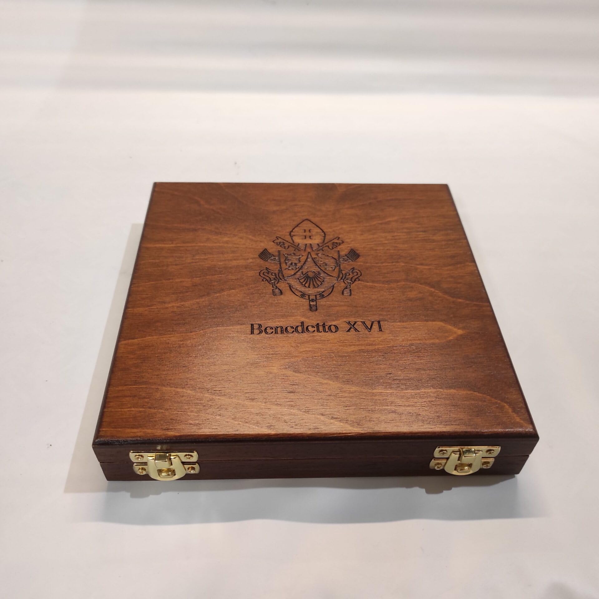 Caja para Monedas y medallas Papa Benedicto XVI, 9 Compartimentos, Madera Maciza Artesanal, Terciopelo Italiano, numerada con Certificado, coleccionistas