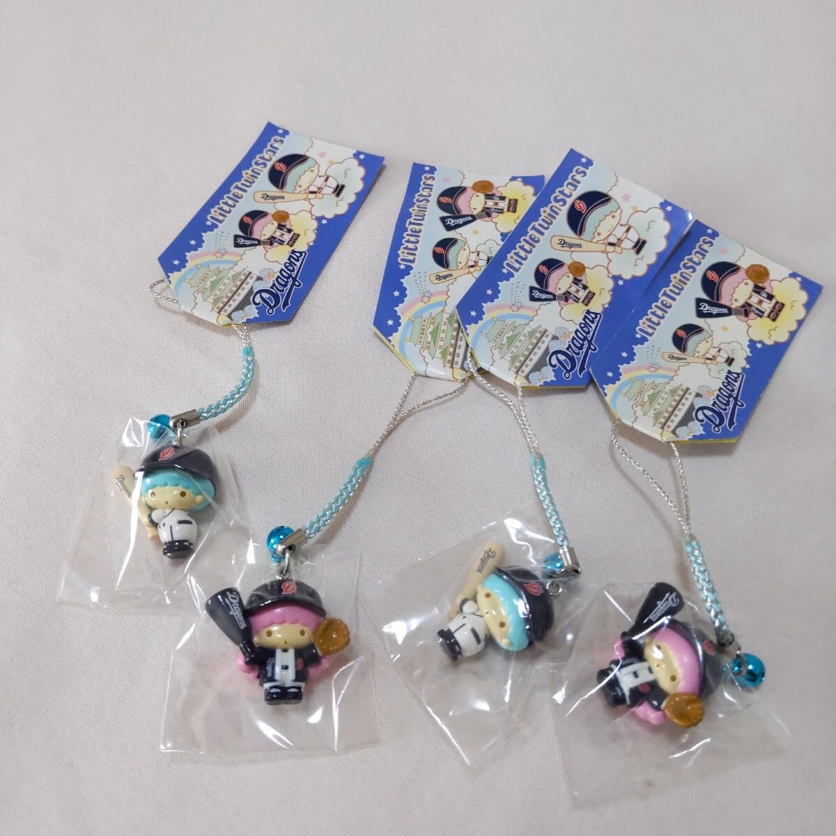 リトルツインスターズ　金銀　ストラップ　根付け　新品　2003年　激レア　希少 リトルツインスターズ 金銀 ストラップ 根付け 新品 2003年 激レア