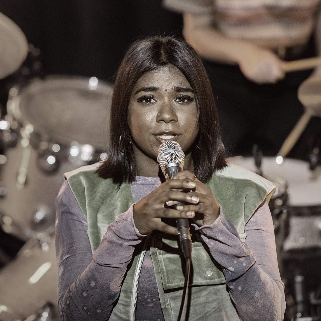 Shure BETA 87C Studio Grade Vocal Microphone with Built-in Pop Filter - Single Element Cardioid Condenser Mic with A25D Mic Clip and Storage Bag, Ideal for Studio Recording and Live Performances - Image 2