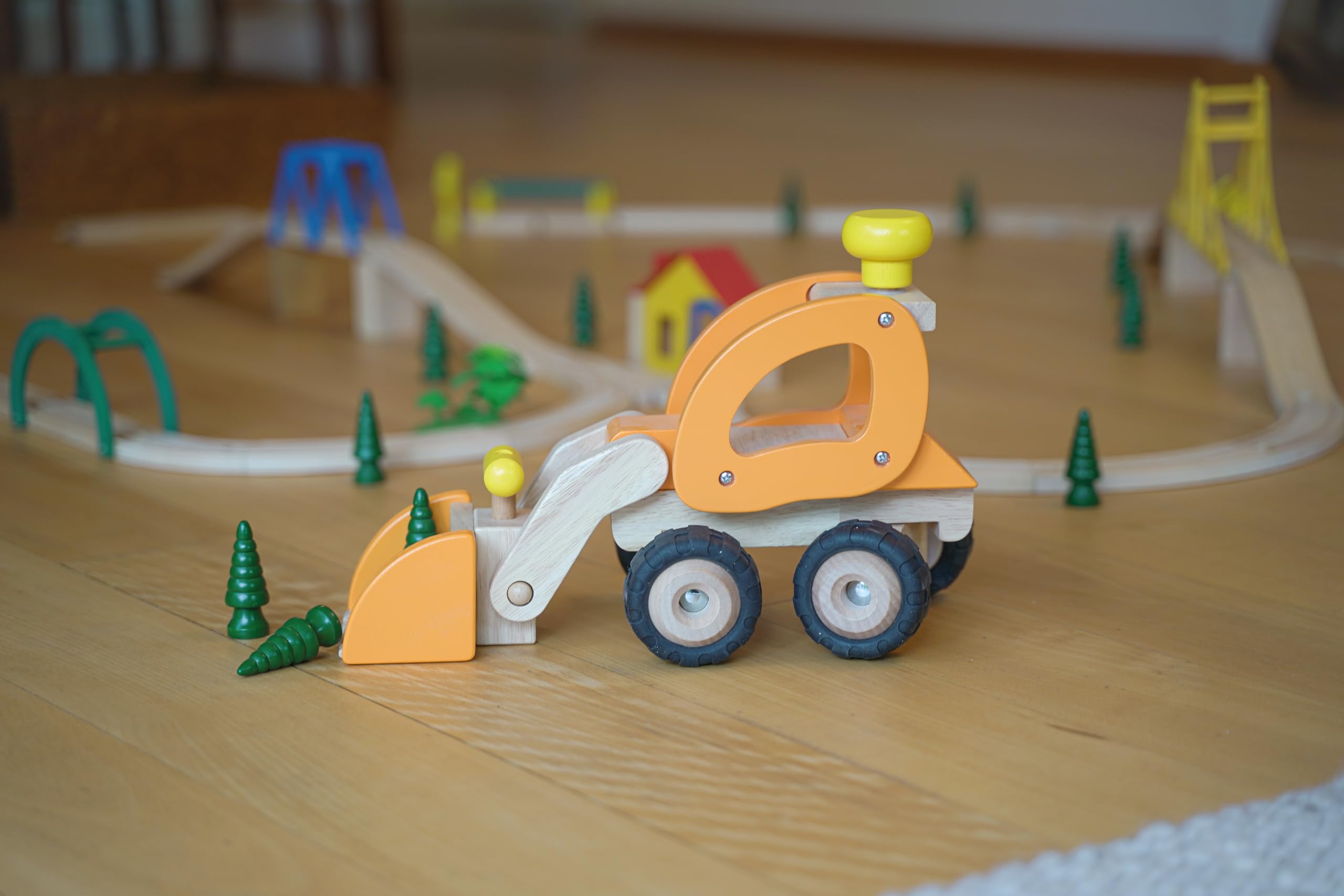 goki 55962 - Radlader aus Holz, Baustellenfahrzeug in gelb, lenkbar und mit Gummireifen, bewegliche Schaufel, perfekt zu Hause und im Kinderzimmer, Maße 31 x 14 x 21 cm, ab 3 Jahre