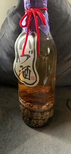 Amazon.co.jp: ハブ入りハブ酒 35度800ml : 食品・飲料・お酒