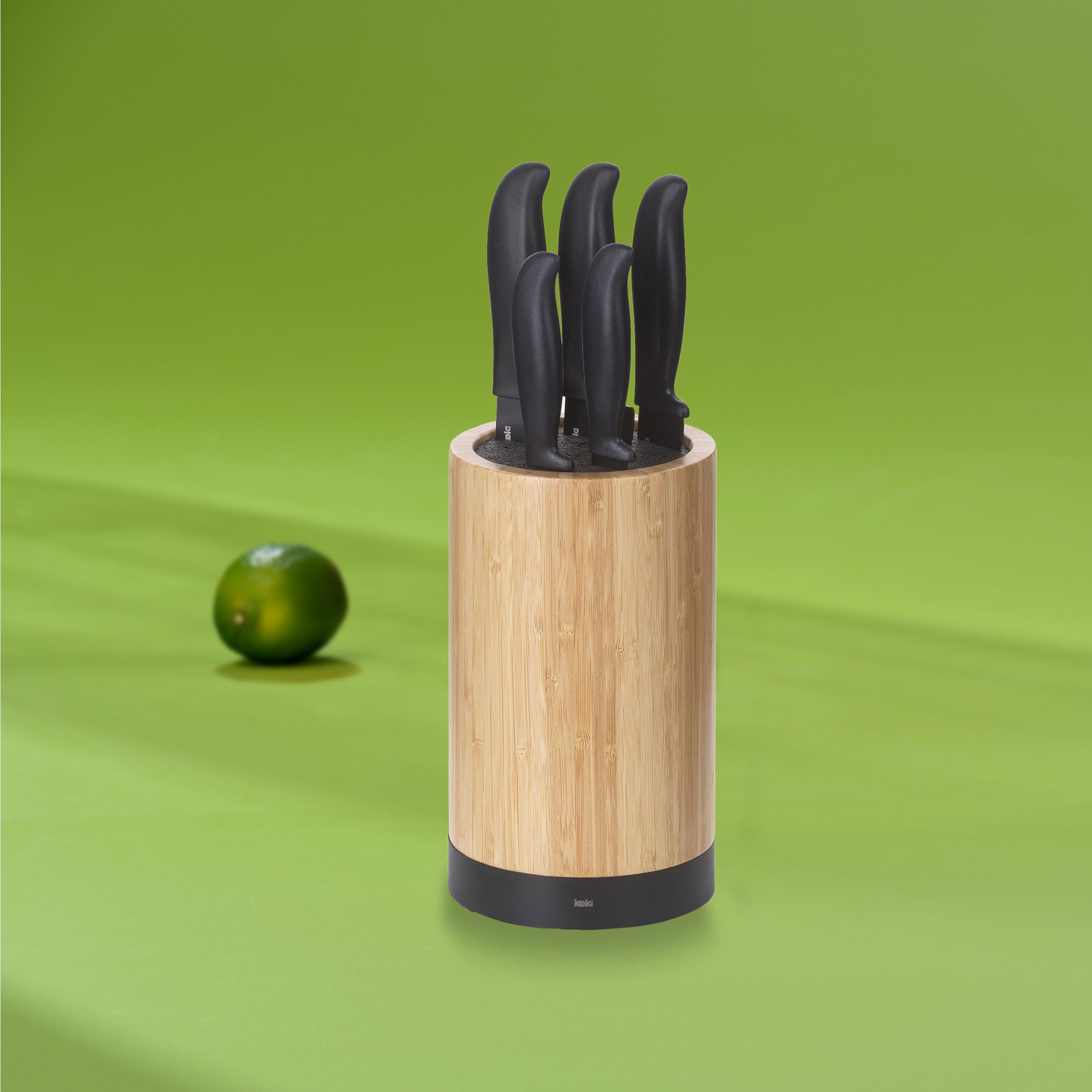 kela Bloque para cuchillos con juego de cuchillos ACIDA, 5 cuchillos, madera de bambú Soporte para cuchillos con inserto de cerdas, Ø 13 cm, negro