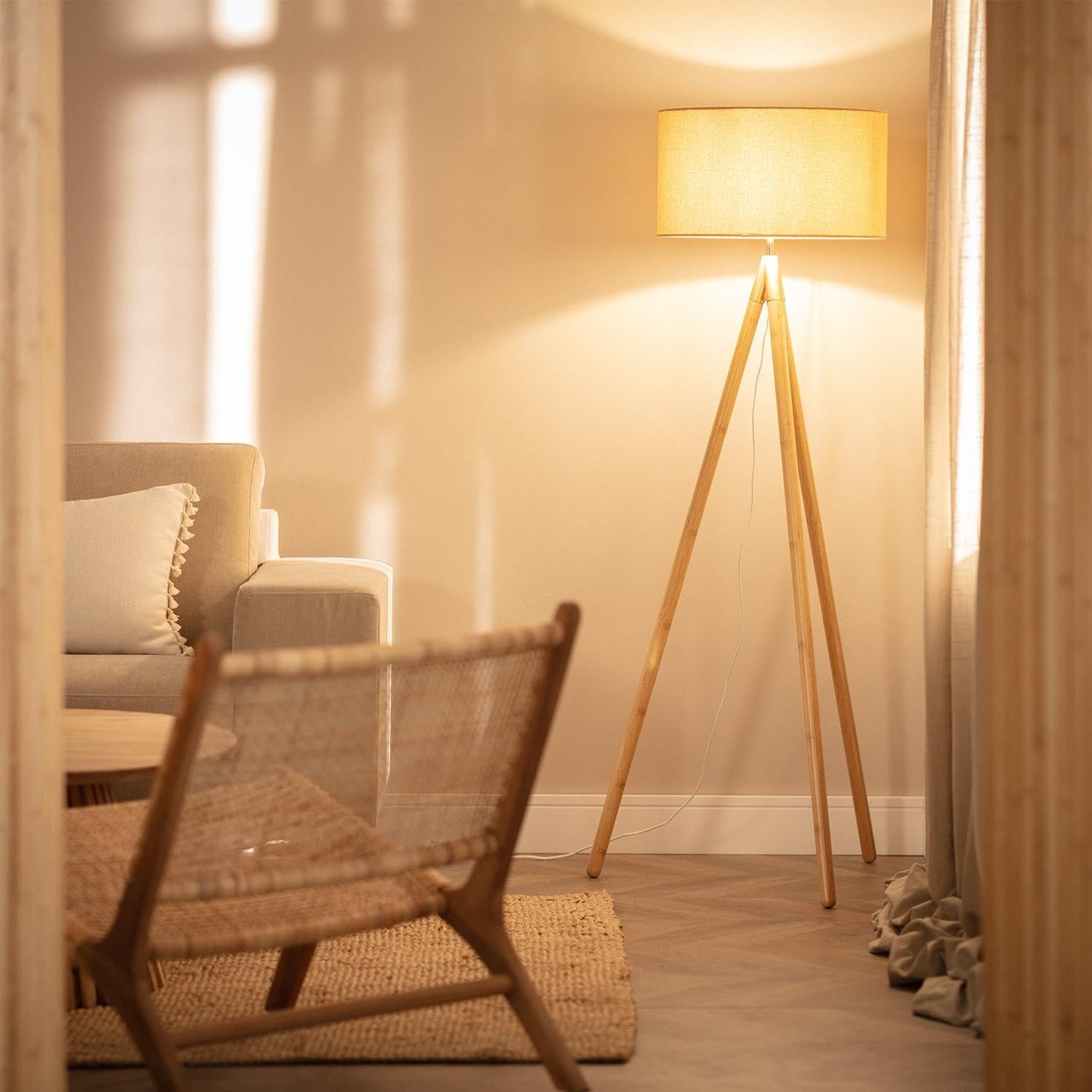 LEDKIA Lámpara de Pie de Madera y Tela Wolby Beige | CasquilloE27