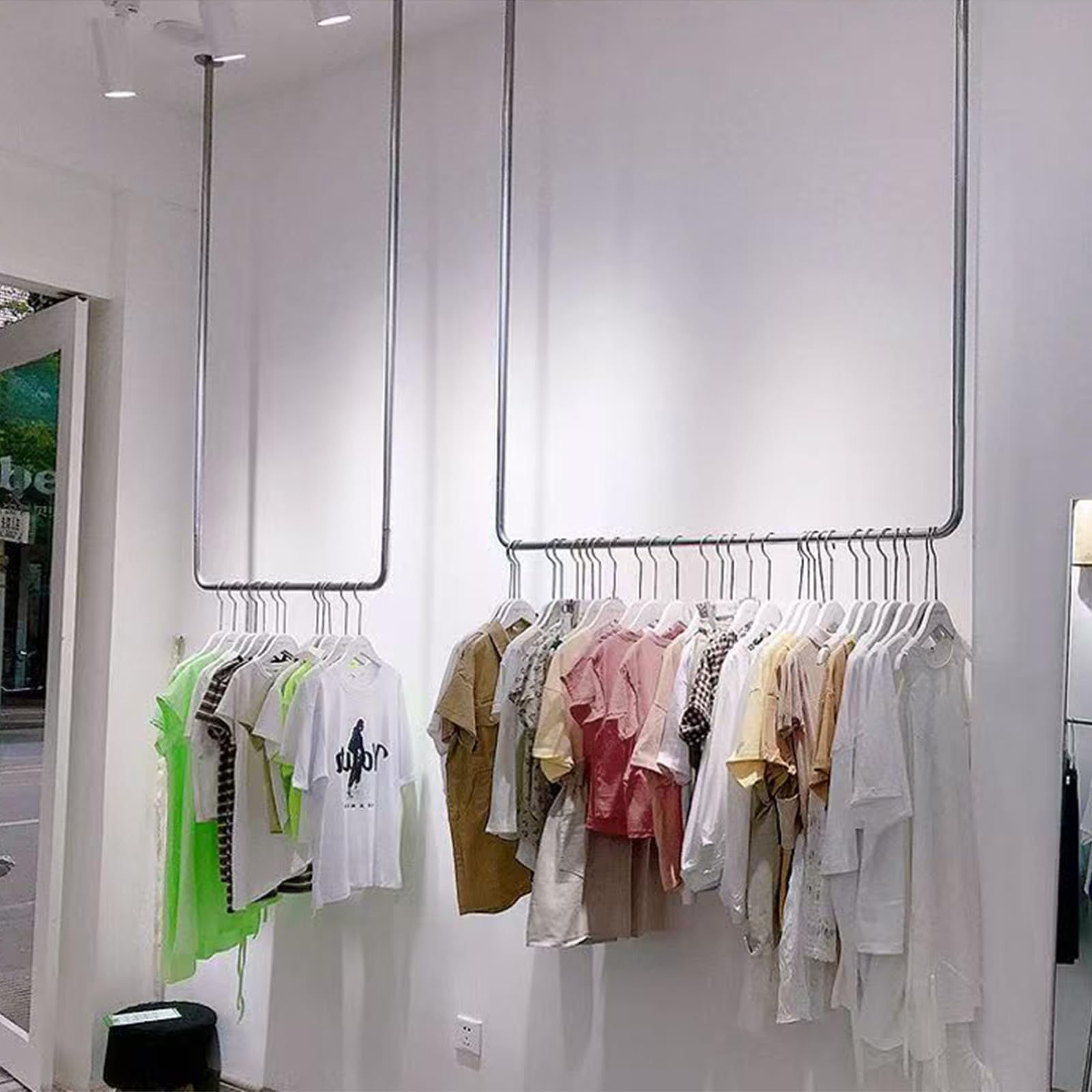 Sklep odzieżowy stojak sufitowy wieszak sufitowy, sprzedaż detaliczna kreatywne półki do przechowywania ubrań ze stali nierdzewnej wieszak na ubrania, butik sklep z ubraniami suknia ślubna
