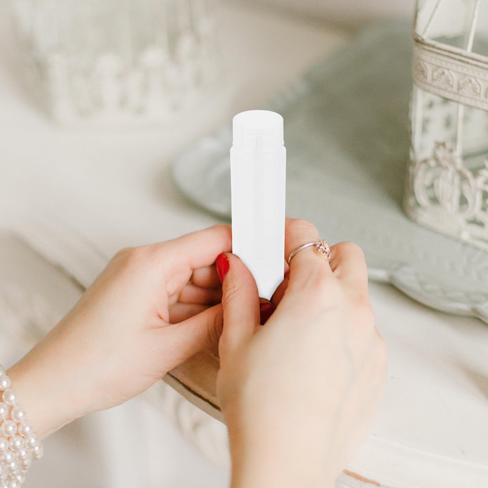 BESPORTBLE 200 Tubetti Vuoti per Balsamo Labbra con Tappo, Tubetti per Rossetto Ricaricabili per Cosmetici Fai da Te, Contenitori per La Cura Delle Labbra E La Conservazione Del Rossetto