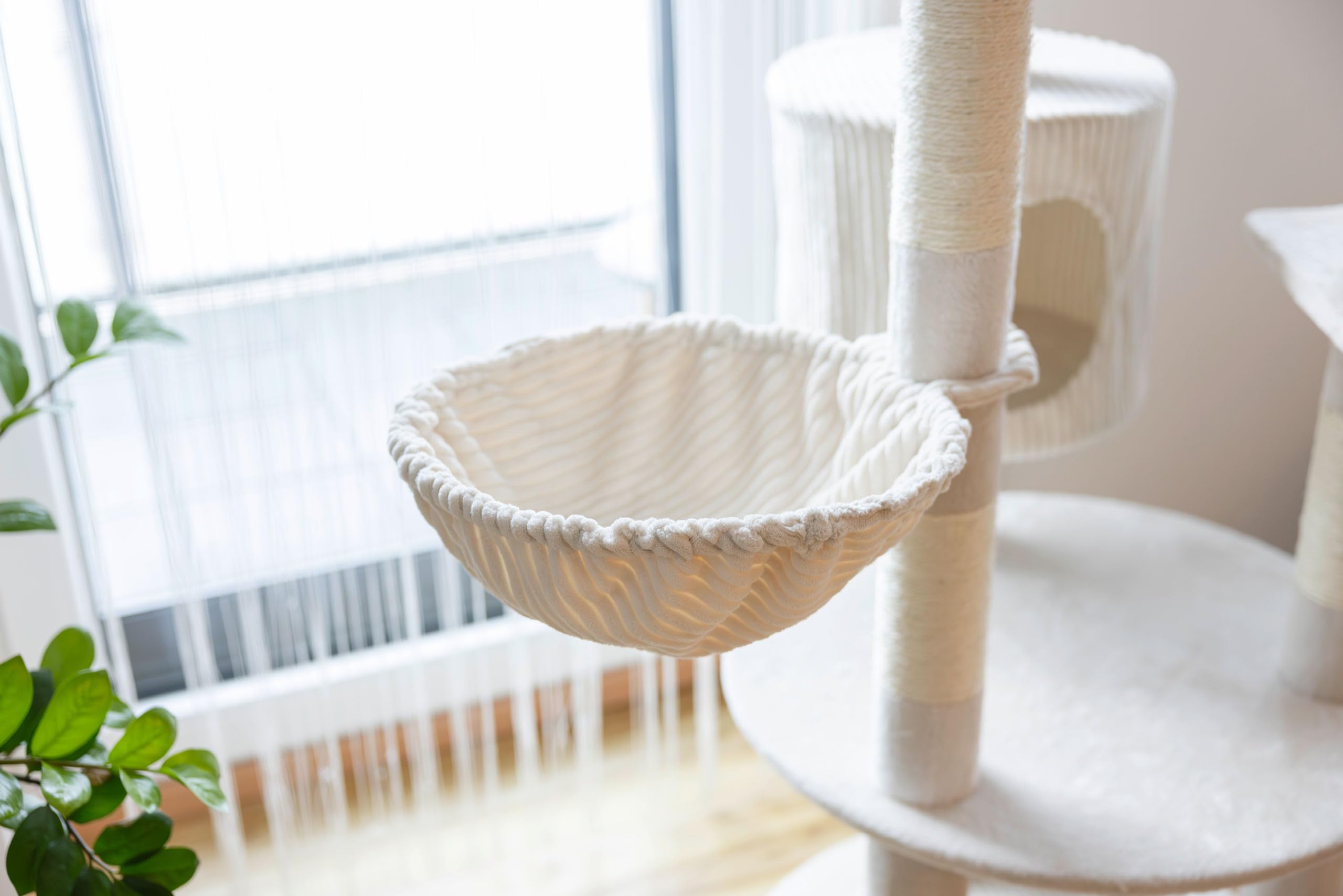 Kebl Pet Annika Poste rascador para Gatos, Moderno Poste rascador, Poste de sisal para el Cuidado de Las Garras, para hogares con Varios Gatos, Tumbonas y Pelota de Juego, Beige, 164 cm