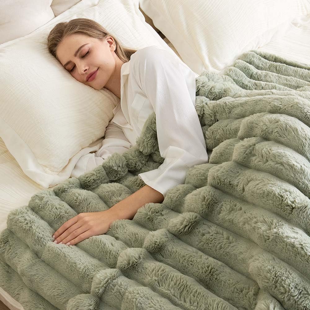 KayWing Faux Fur Throw Blanket: Green Reversible Cozy Long Rabbit Wide Strip Fleece - Luxury Fluffy Blanket for PetLover Age 25-40 - Throw Size 50"x 60"
