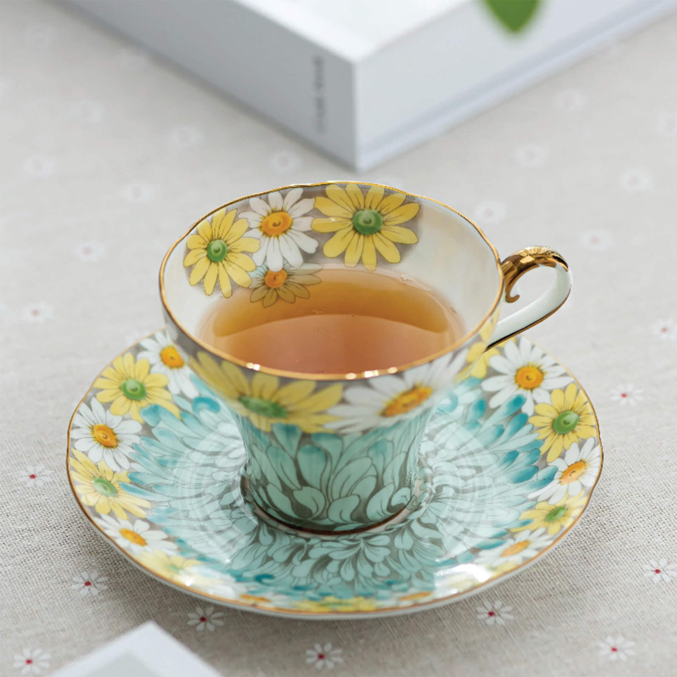 Amazon.com | Aynsley Daisy Corset Fine Bone China Teacup & Saucer