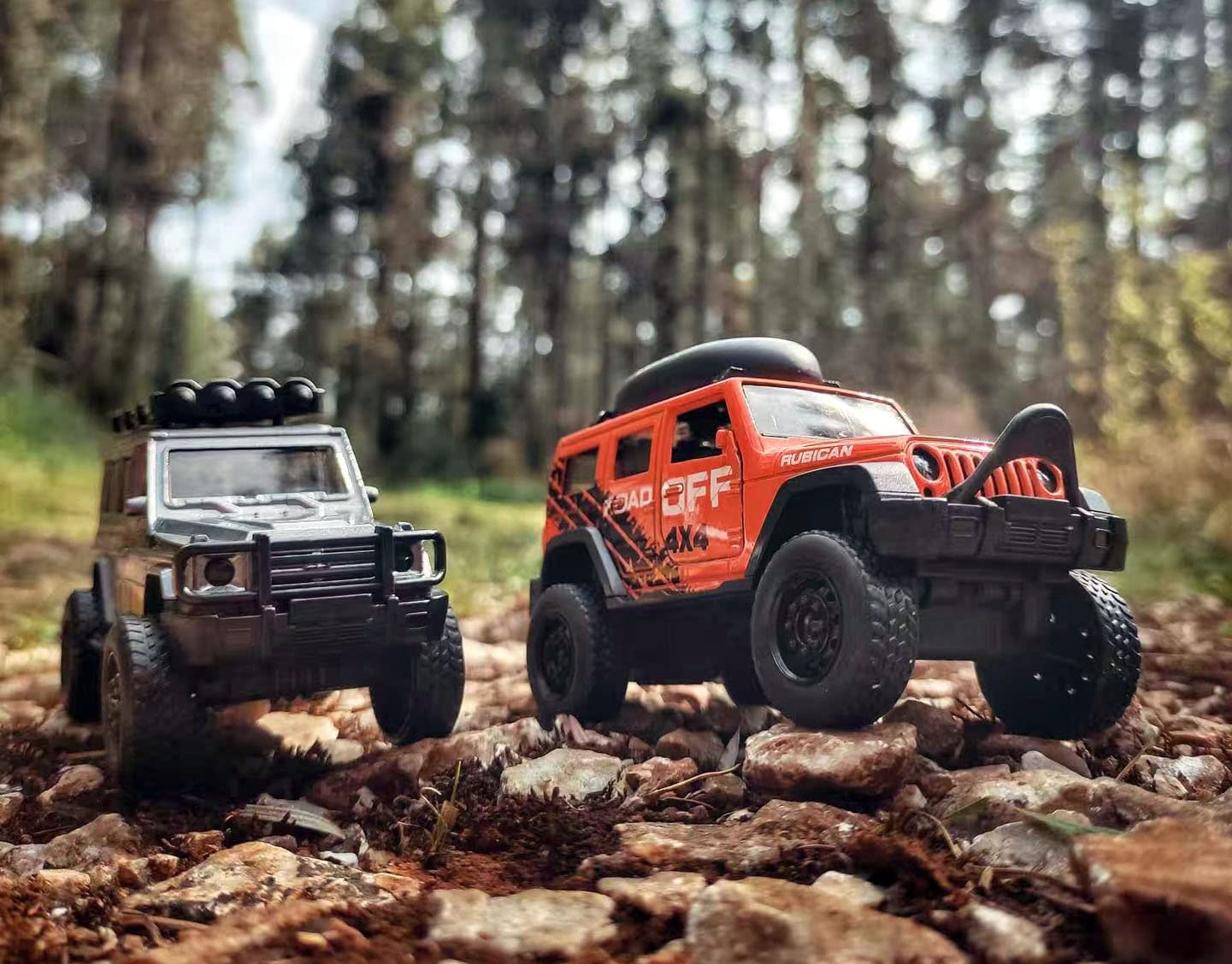 Magicwand 1:36 Scale Die-Cast Off-Road【Random Design & Color】 Cruiser with Openable Doors and Pull Back Action【Pack of 1 Pc】 2