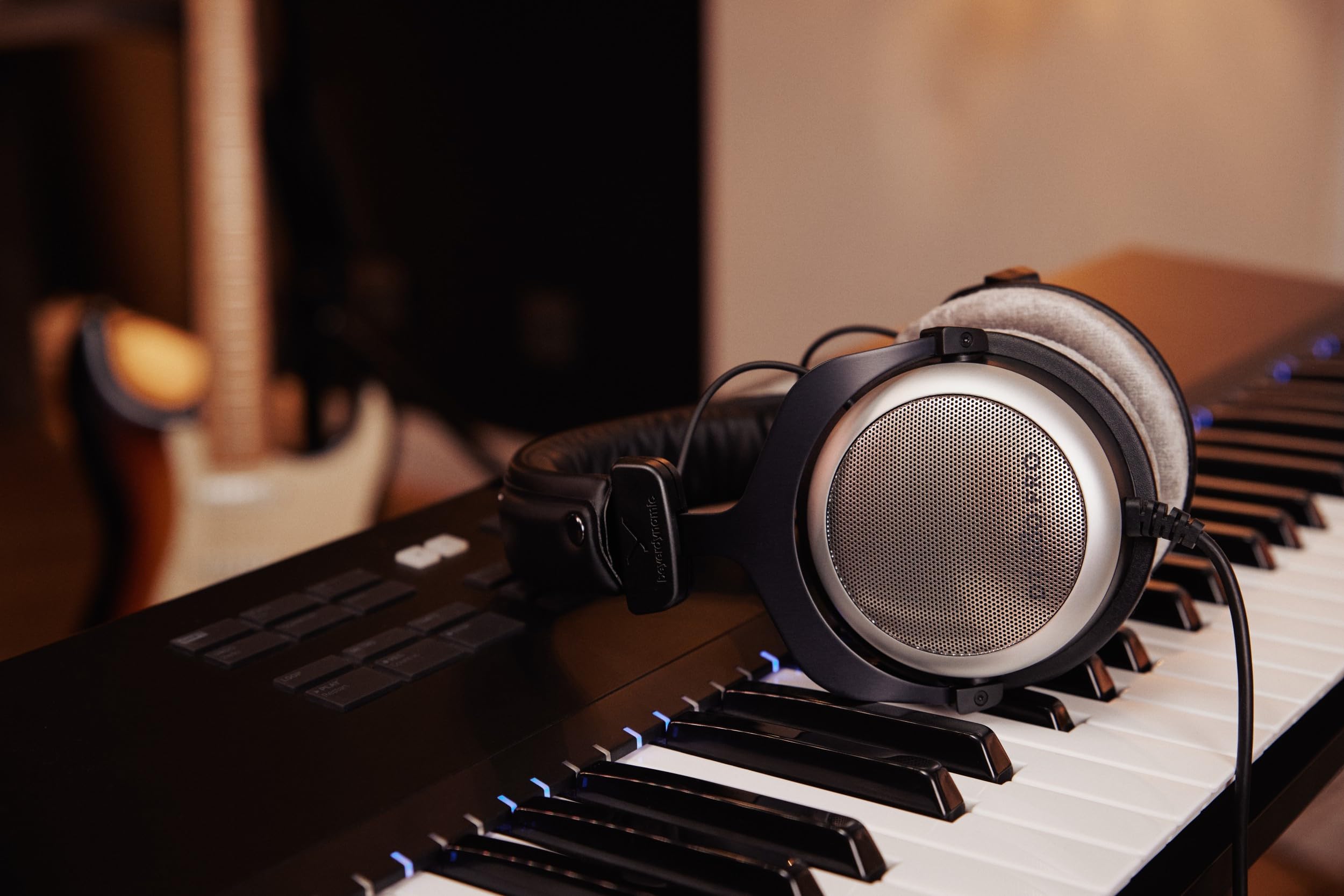 beyerdynamic DT 880 PRO Auriculares de estudio Over-Ear, diseño semiabierto, con cable