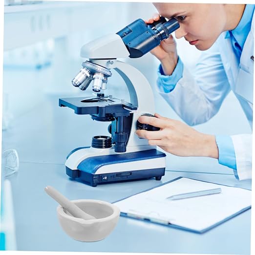 Mortero con mano de cerámica beige para laboratorio y cocina miniatura 9
