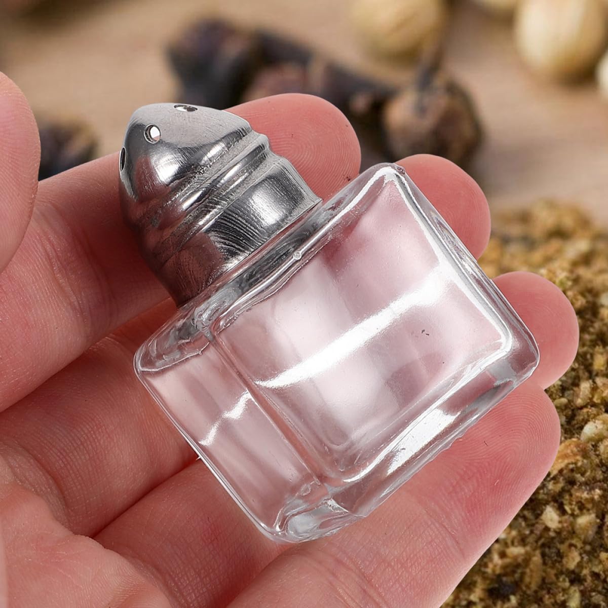 Ensemble de 4 Salières Miniatures en Verre Trous, Légères et Incassables, Cuisine et Activités Extérieures