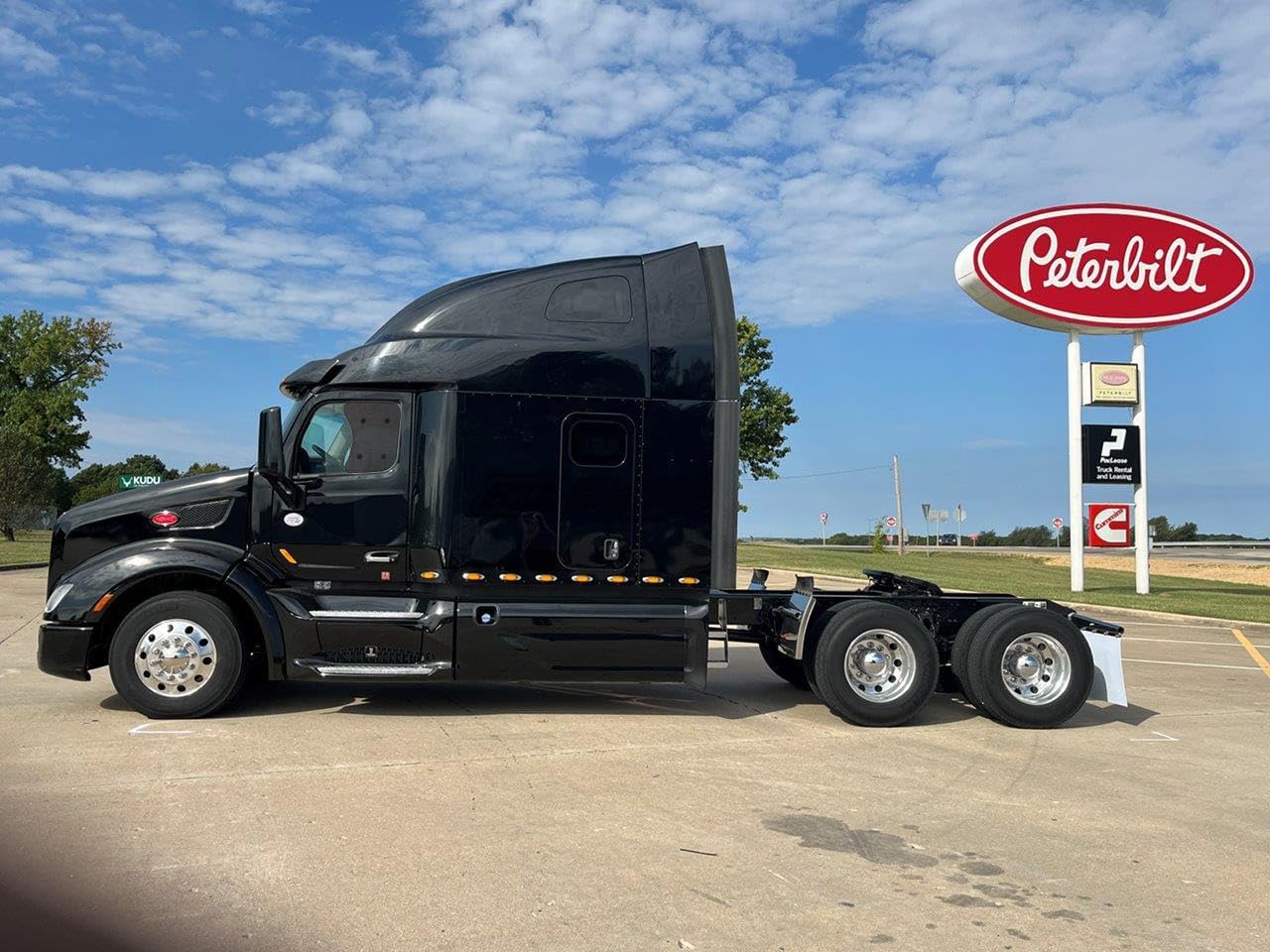 Side Window Sun Shade for Semi-Truck - Custom Fit for Peterbilt 579 - Interior UV Protection, Easy Install, Black, PETERBILT579-SHADE