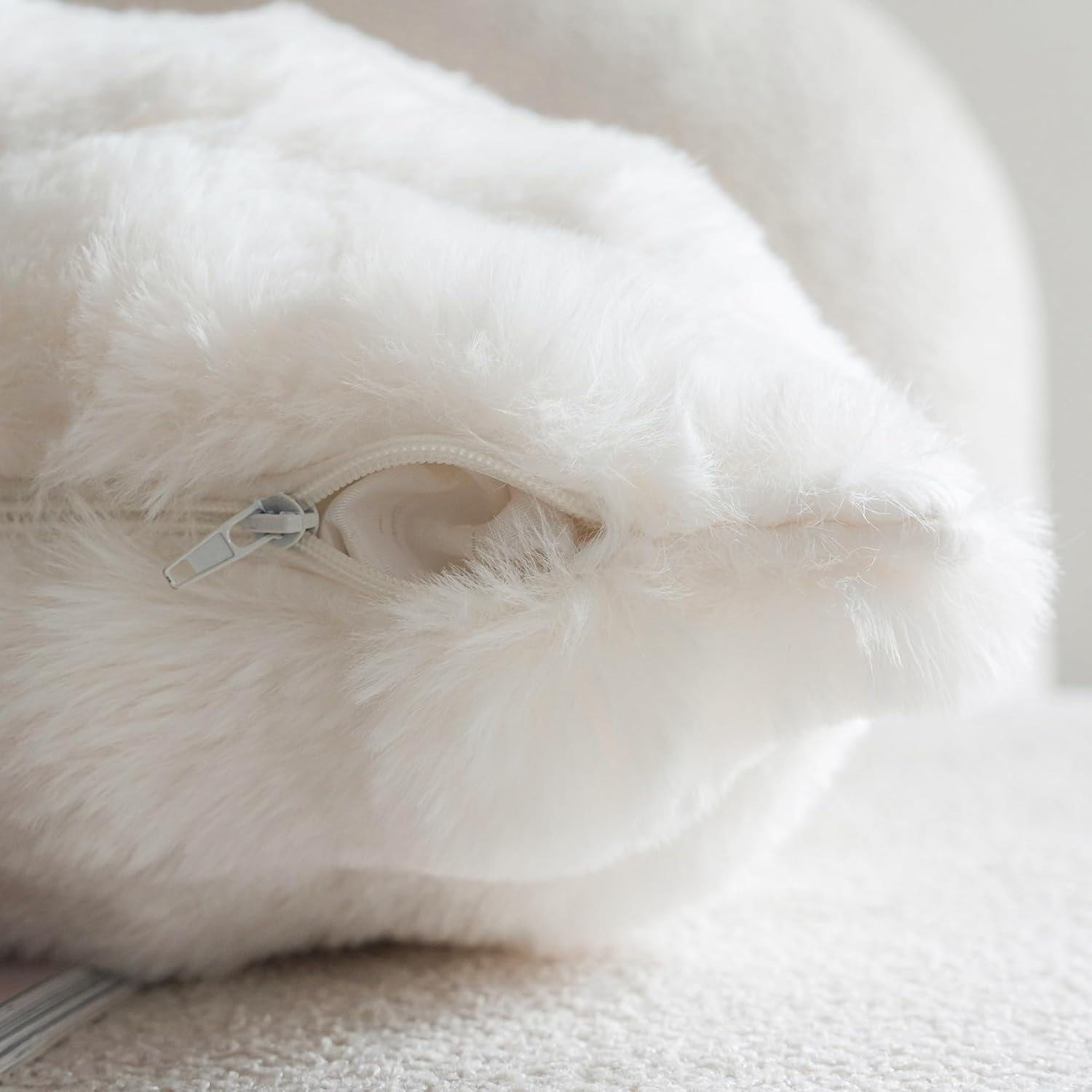 Neelvin Cream White Faux Fur Pillow Covers Set of 2, Luxury Soft Fluffy Throw Pillow Covers for Couch, Fuzzy Decorative Plaid Plush Cushion Cases for Living Room Sofa Bedroom Decor